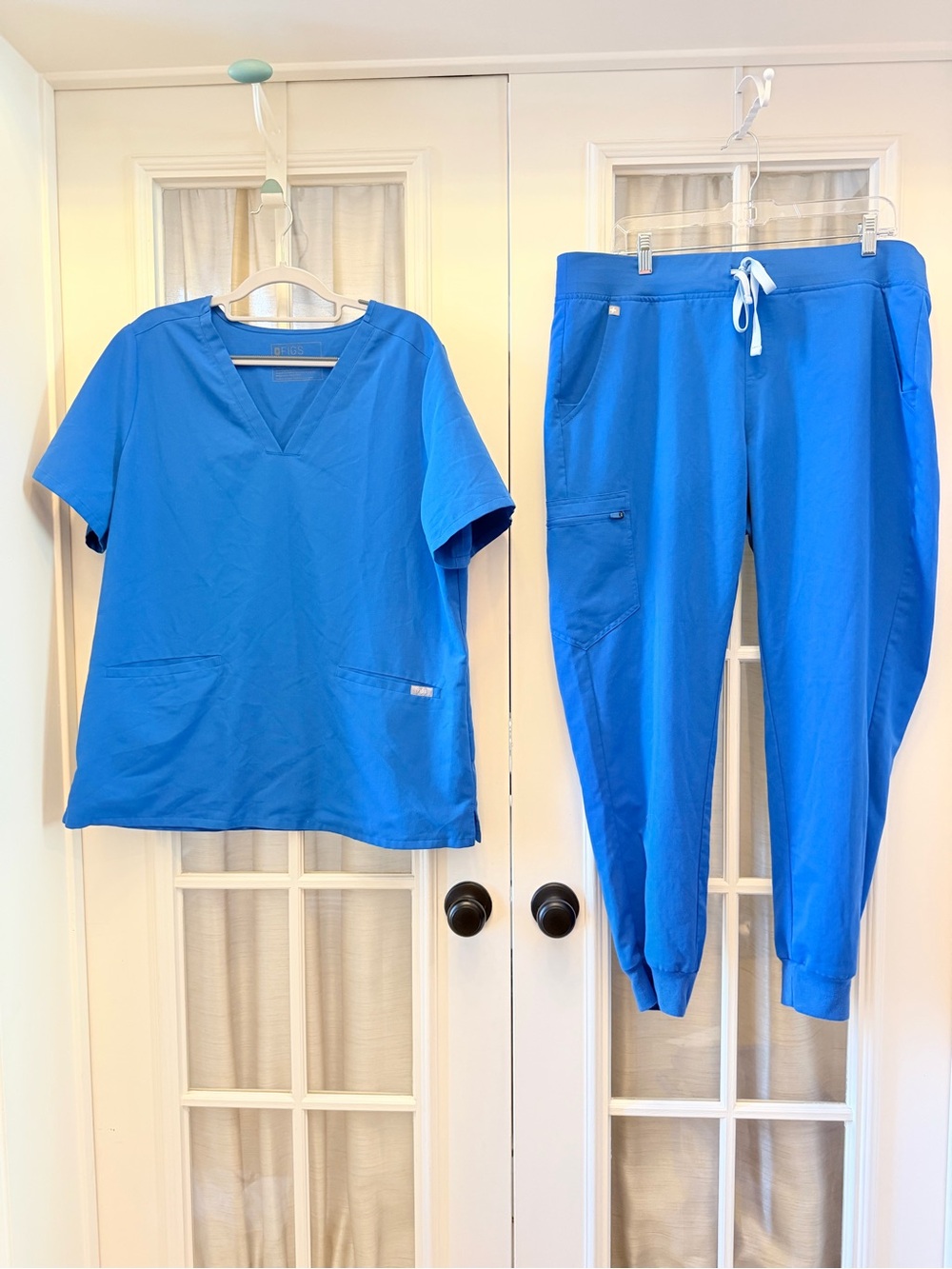 XL Royal Blue Women’s Figs Set w/ Joggers EUC